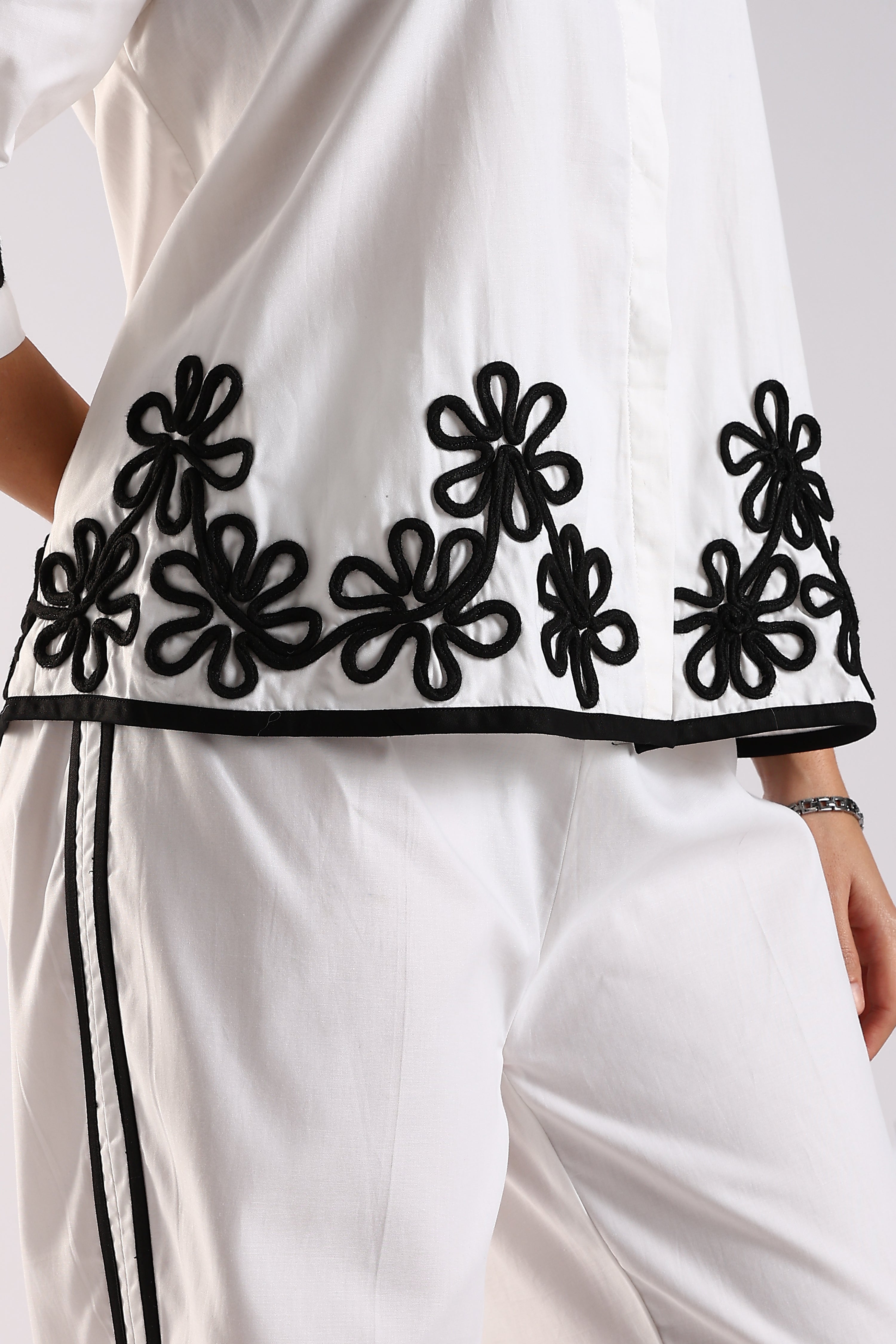 THE MONOCHROME BLOOM SET